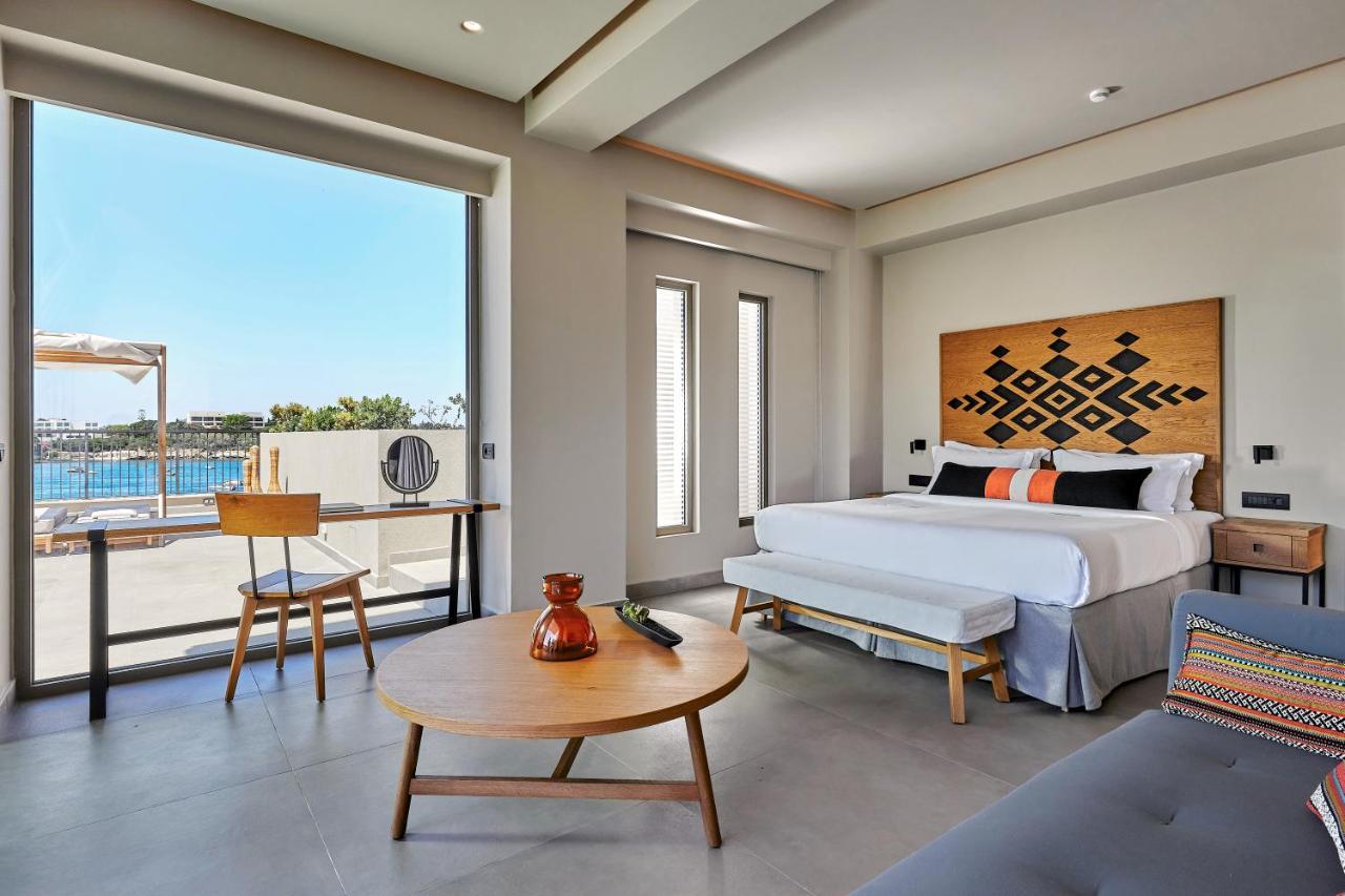 Castello Infinity Suites - Adults Only 阿齐亚·佩拉加 外观 照片